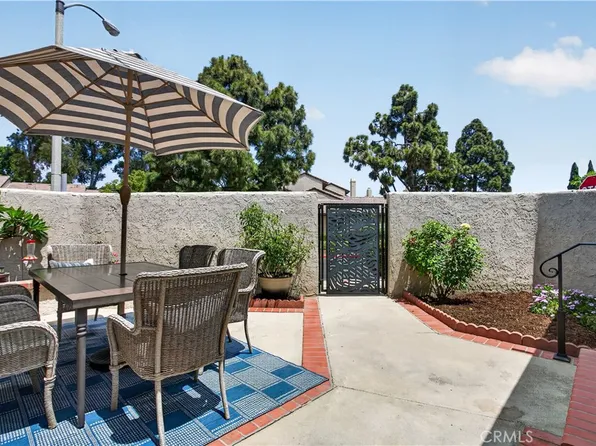 8488 Oakstone Cir, Huntington Beach, CA 92646