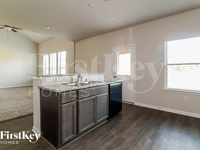 14705 Country Club Dr — Photo 8