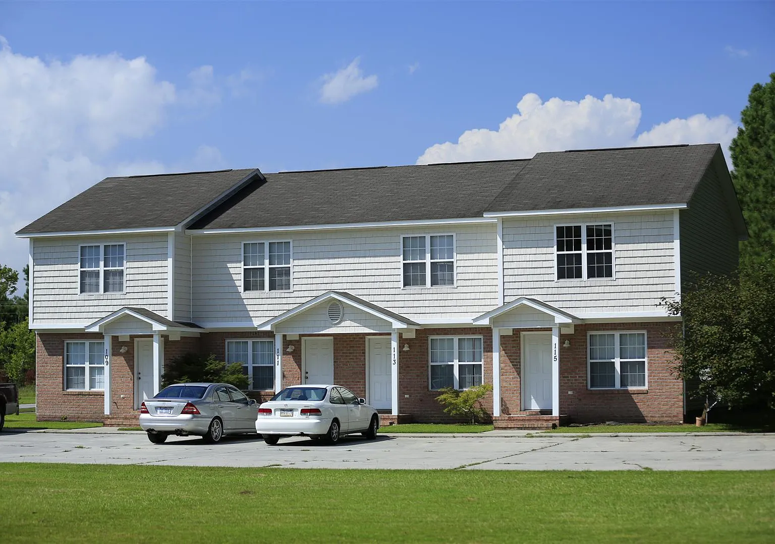 2 bed, 1.5 bath, 1040 sqft, $1,335 — Photo 1