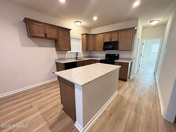 4th image of 200 Parkington Ct