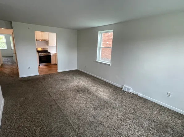 11 S Manor Rd, Broomall, PA 19008