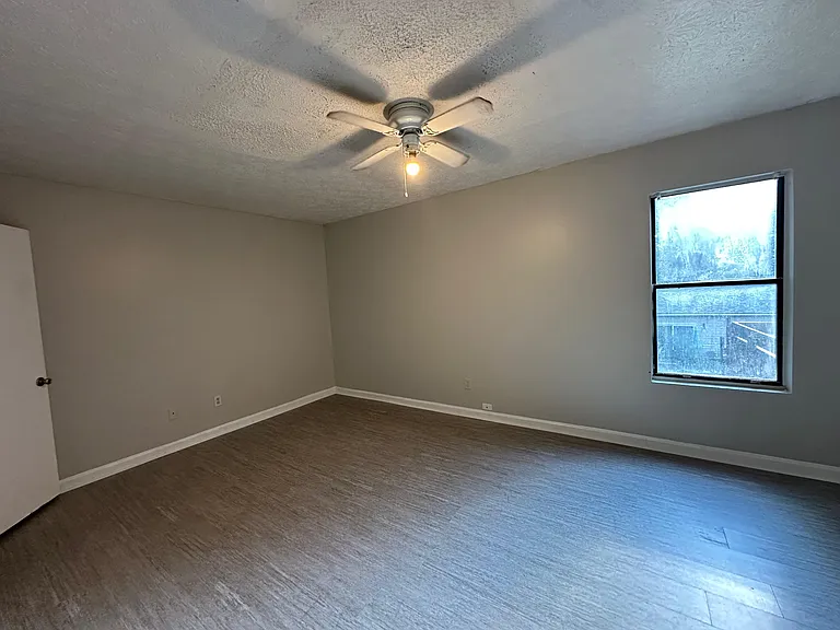 2120 Pinetree Dr #2 — Photo 5