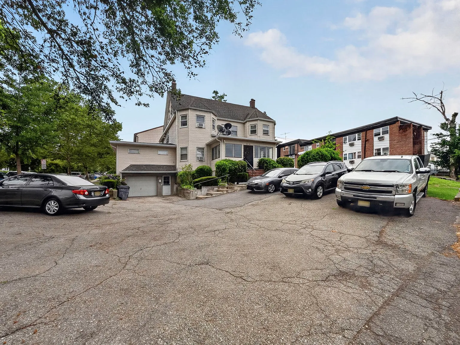 1 bed, 1000 sqft, $1,700 — Photo 1
