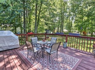 810 Tinker Tavern Rd, Webster, NY 14580