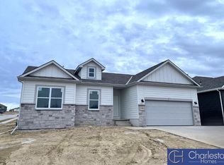 21162 Sunburst Ave, Elkhorn, NE 68022