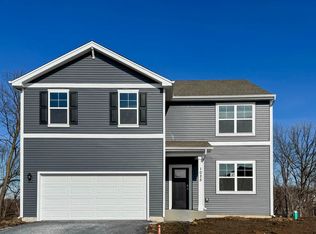 1025 Leeward Ln, Pingree Grove, IL 60140