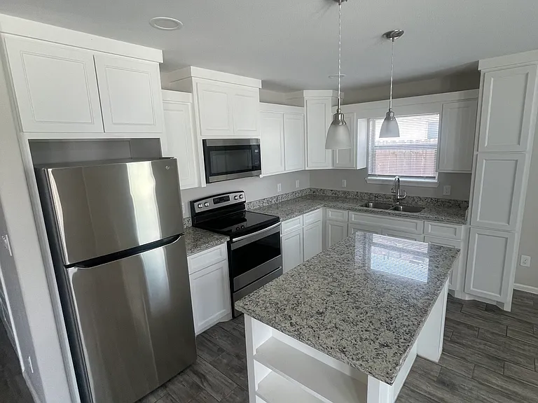Bella Costa Dr — Photo 4