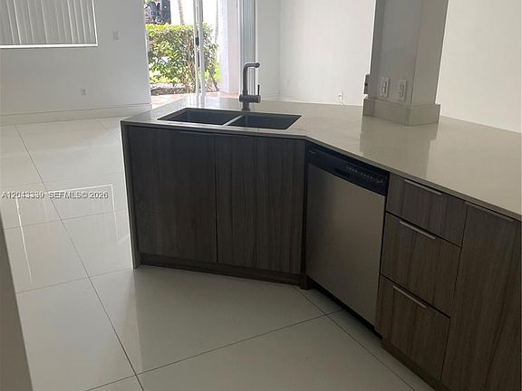 3rd image of 3155 NE 184th St APT 8105