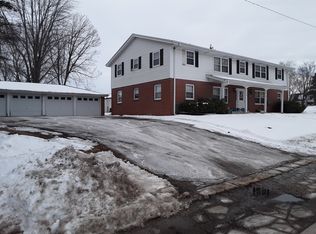 330 Heather Ln APT 3, Fredonia, WI 53021