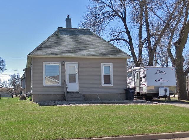 1st image of 205 Avenue C W