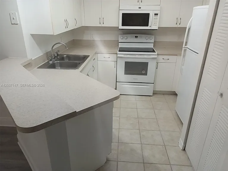 4175 N Haverhill Rd #922 — Photo 11