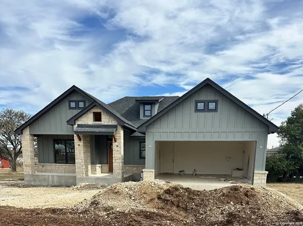 260 Glenvalley Circle, Bandera, TX 78003