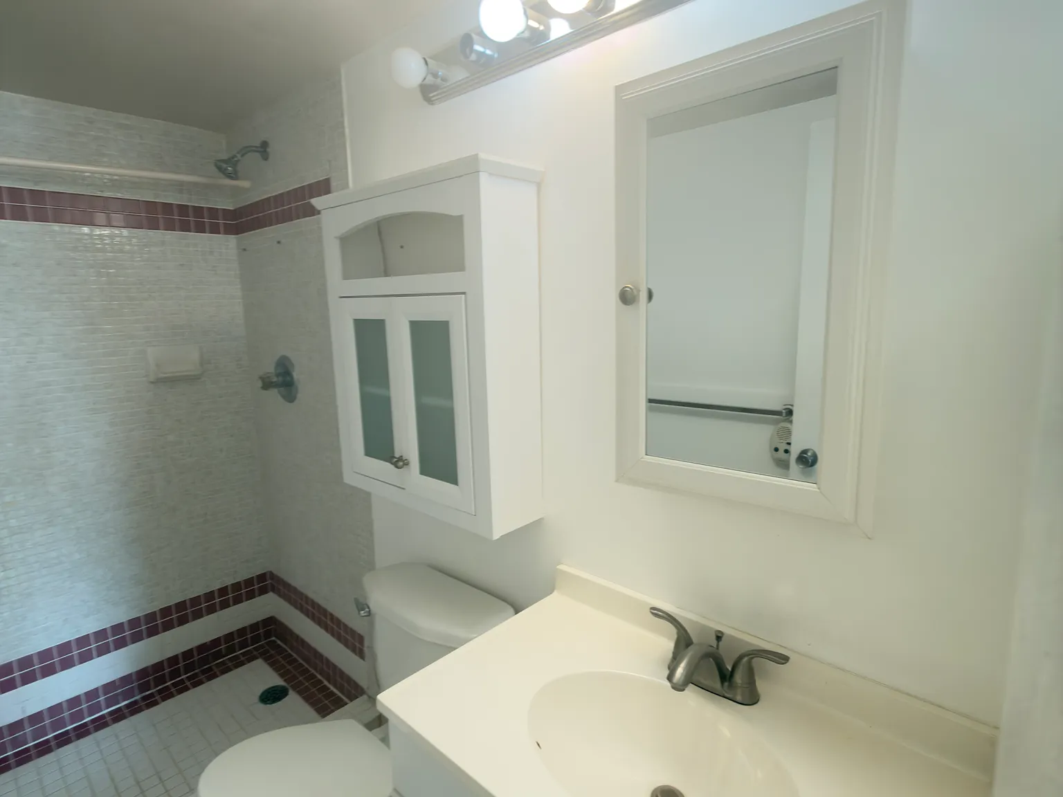 2 bed, 906 sqft, $2,300 — Photo 1