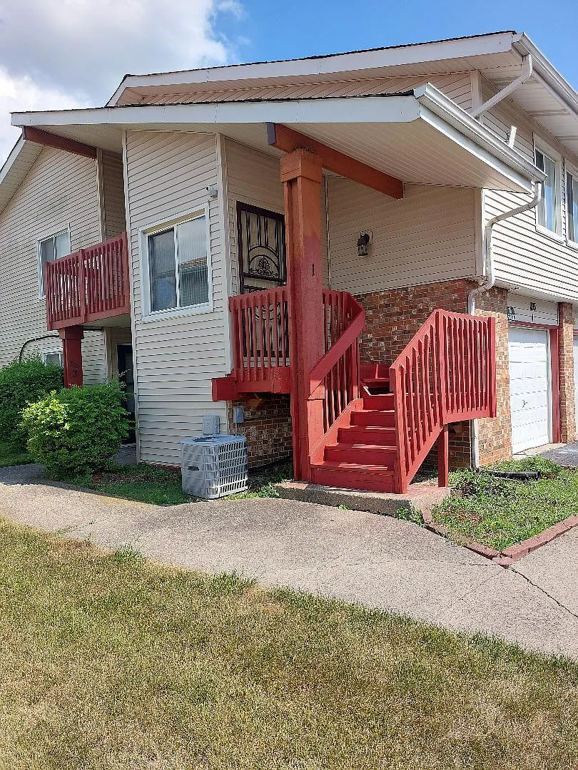 735 Sandpiper Ct #1 photo 1