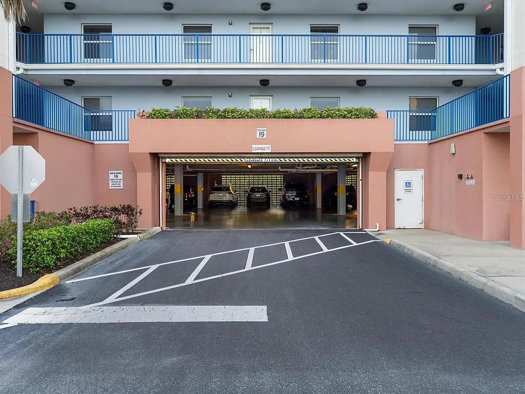 2 bed, 2.0 bath, 1384 sqft, $4,250 — Photo 3