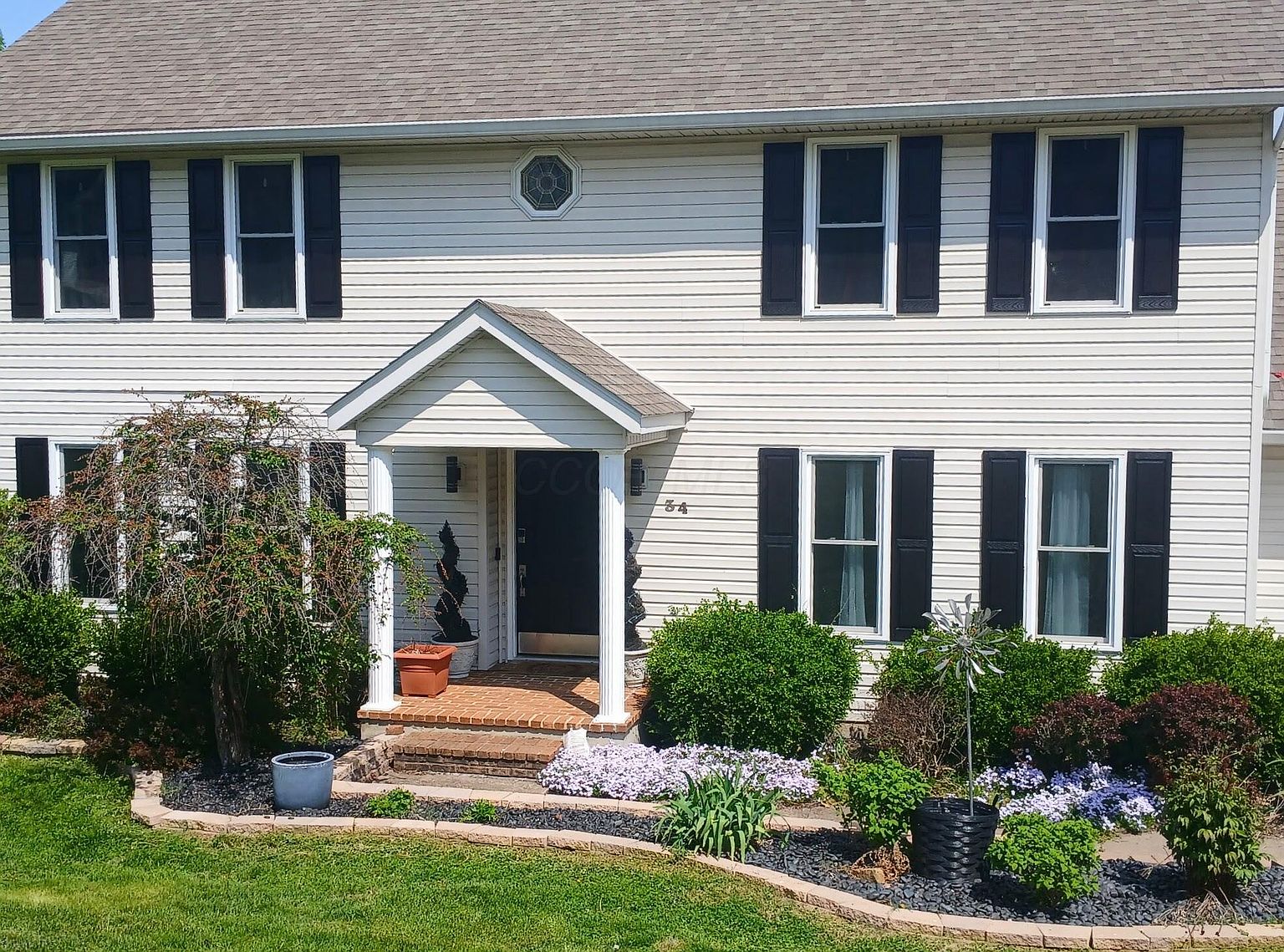 Listing photo 2 for 34 Ledgewood Dr