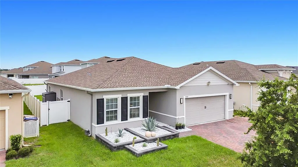 4 bed, 2.0 bath, 1802 sqft, $2,500 — Photo 3