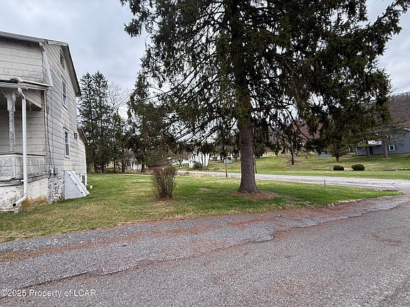 3rd image of 231 Sigmond St