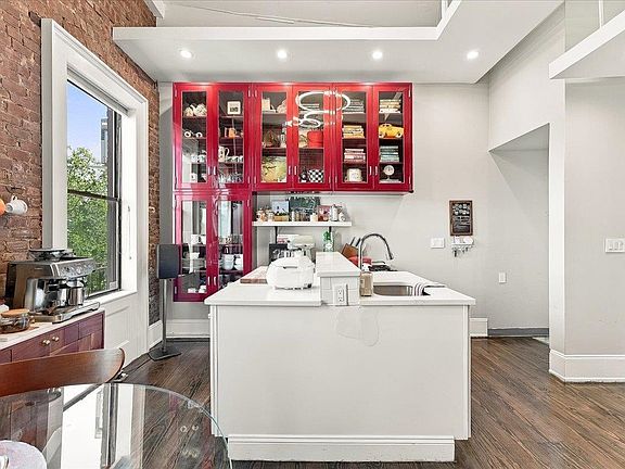 5th image of 929 Garden St APT 5L