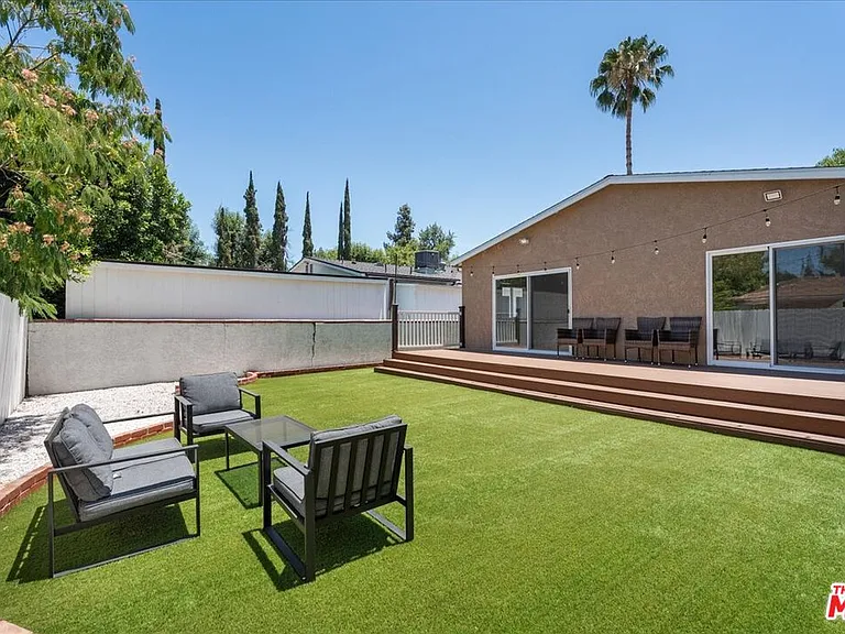 18725 Martha St — Photo 32