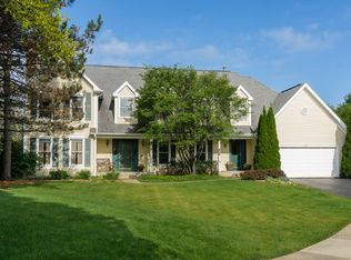 13 White Barn Rd, Vernon Hills, IL 60061