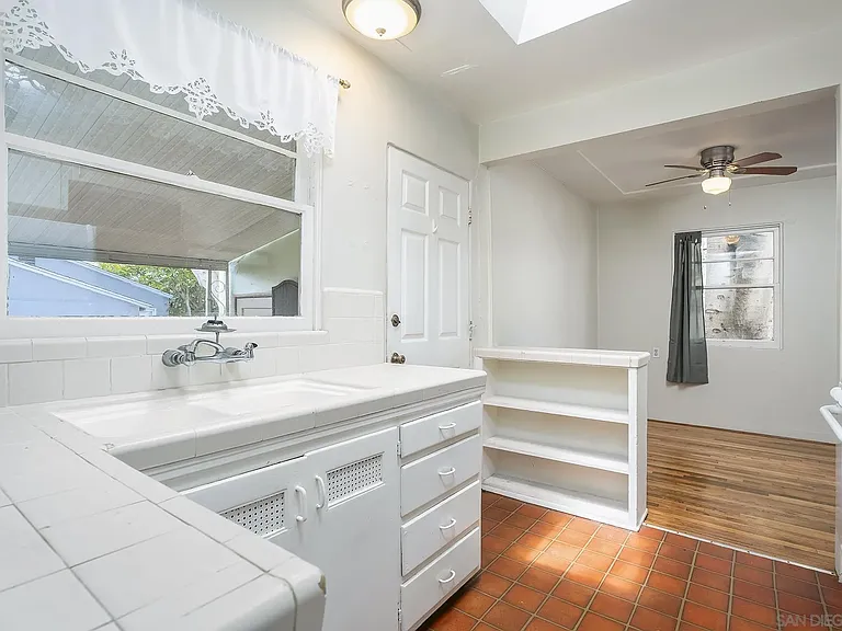 1537 Sunset Cliffs Blvd — Photo 11