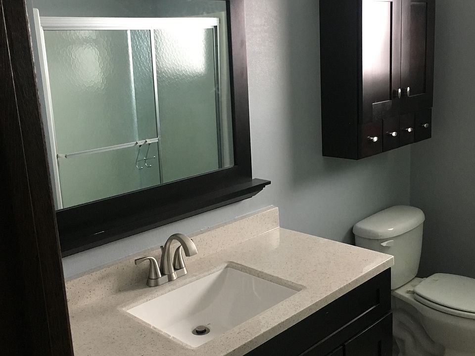 Bathroom w/new sink & vanity