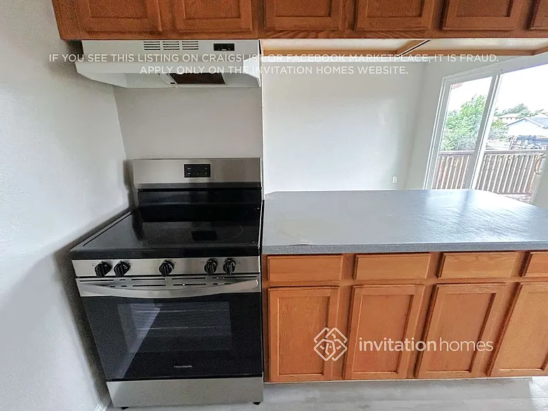 647 S 6th Ave — Photo 5