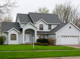 1707 Old Maple Ln, Savoy, IL 61874