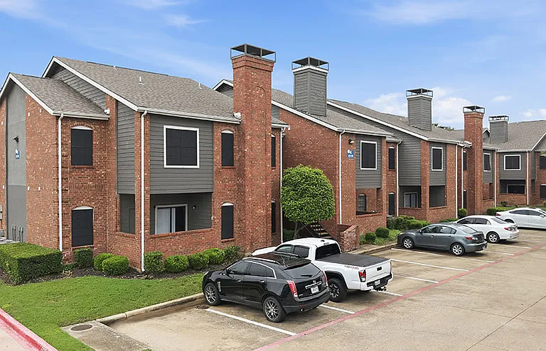 The Versailles Apartments — Photo 45