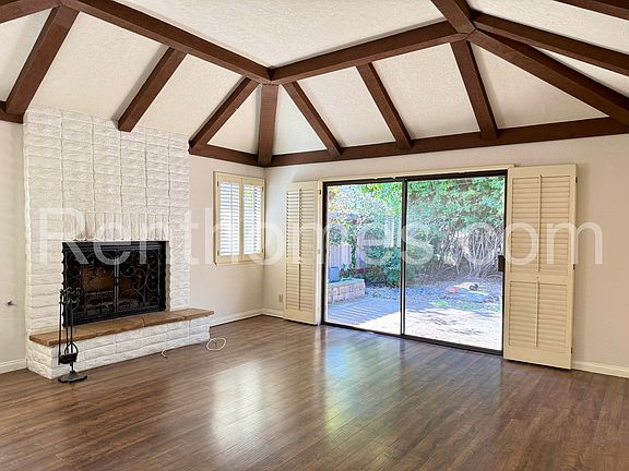 3rd image of 2822 Mesa Dr