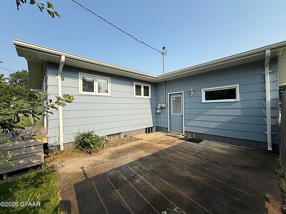 3rd image of 914 11th Ave