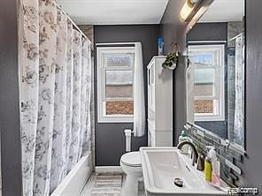 5th image of 3604 Merrick St