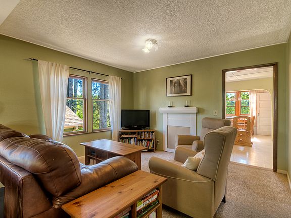 4th image of 32427 Morgan Dr