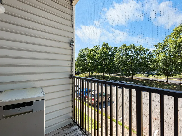 61 Canterbury Ct — Photo 18