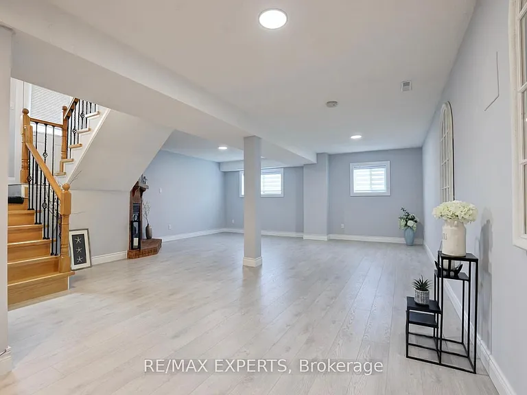 72 Donald Cres — Photo 26