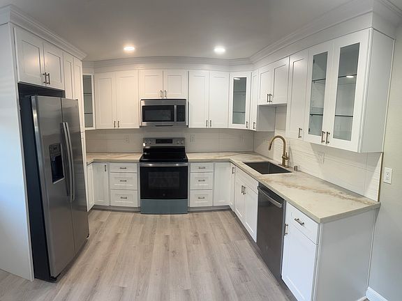 New Kitchen with brand new appliances