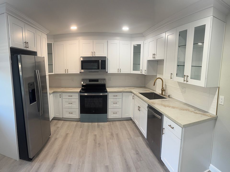 New Kitchen with brand new appliances