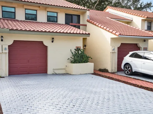 9530 Alcazar Lane #9530, Davie, FL 33324