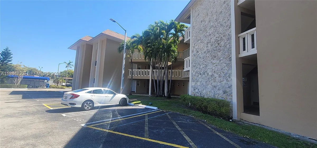 Building Photo - 7430 Miami Lakes Dr #E105