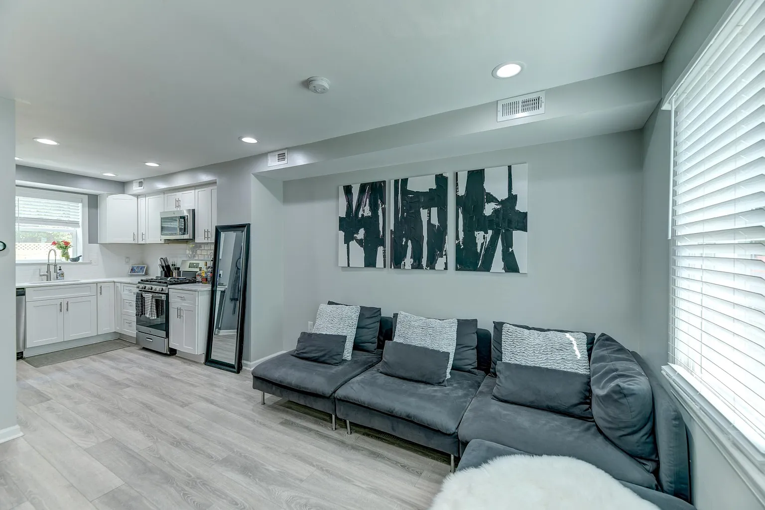4802 Bass Pl SE photo 1