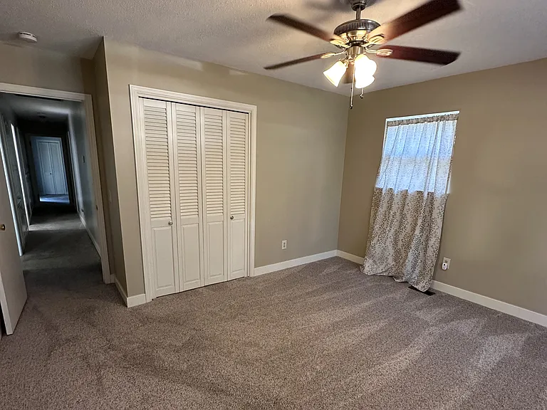 5912 N Sterling Dr — Photo 20