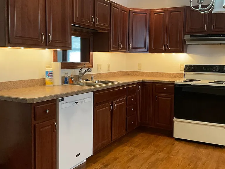 112 W Main St — Photo 15