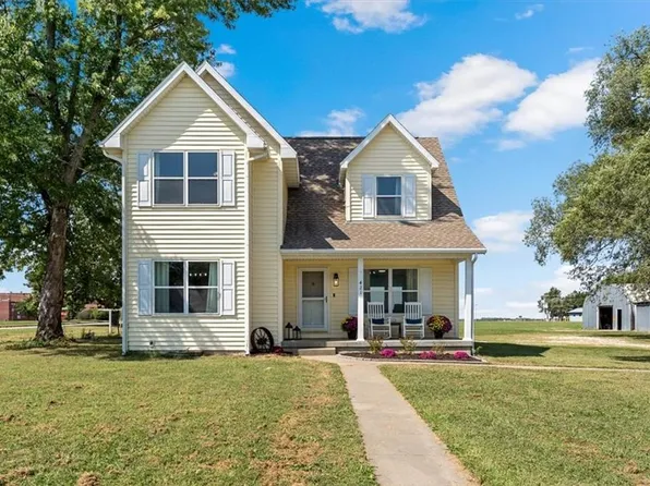 421 N Cleveland St, Garnett, KS 66032