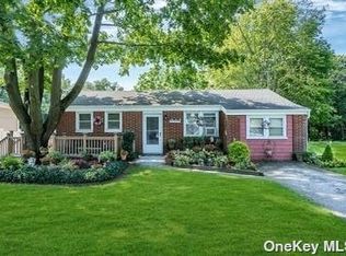 1622 N Gardiner Dr, Bay Shore, NY 11706