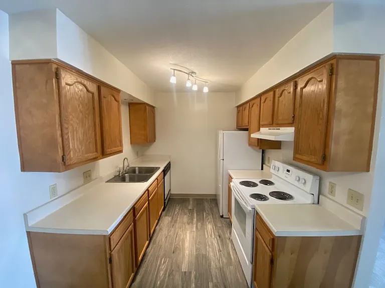 Superior Place Apartments — Photo 18