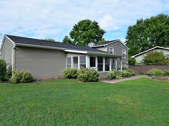 4th image of 4102 Greenmont Dr SE