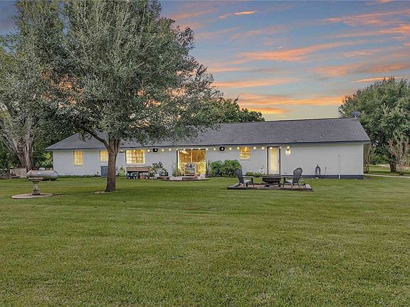 2nd image of 21251 Old River Rd