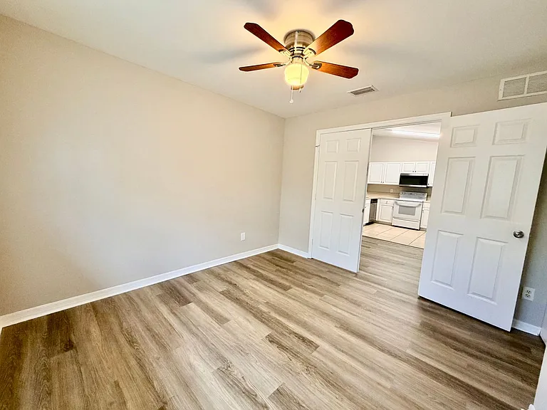 348 Bell Blvd S — Photo 11