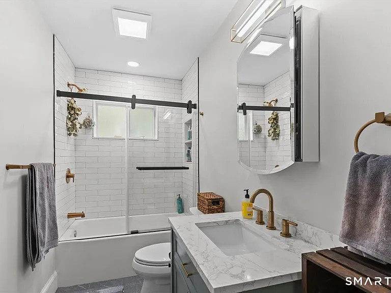 653 Forest Rd — Photo 14